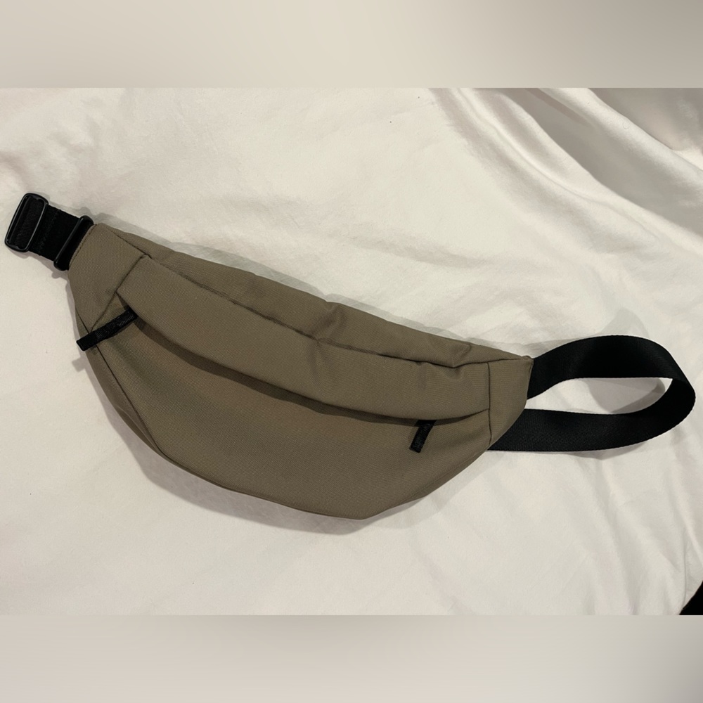 Everlane’s Renew Transit Fanny Pack
